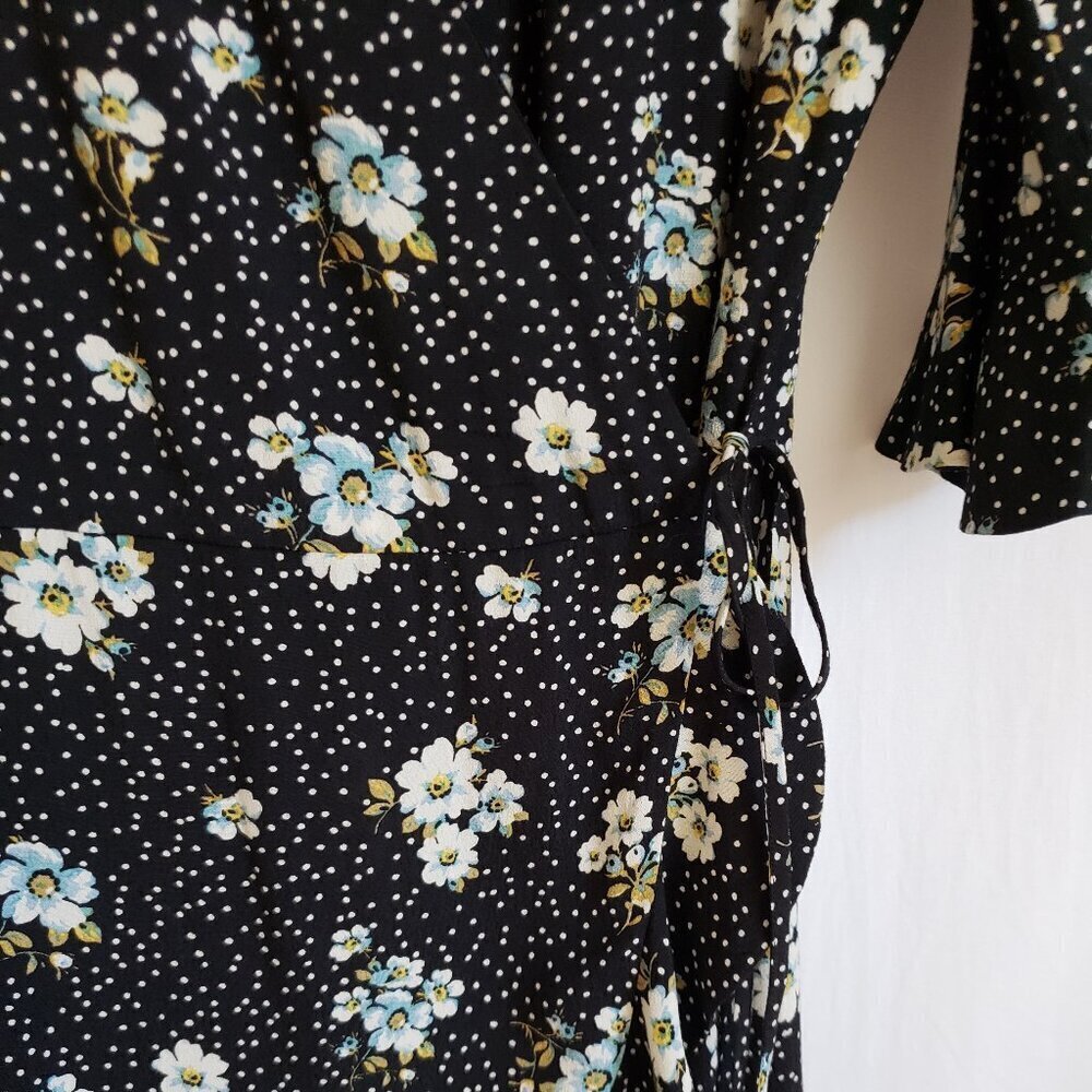 Loft - Black, Blue and White Floral Romper. Size 2 - Picture 4 of 7